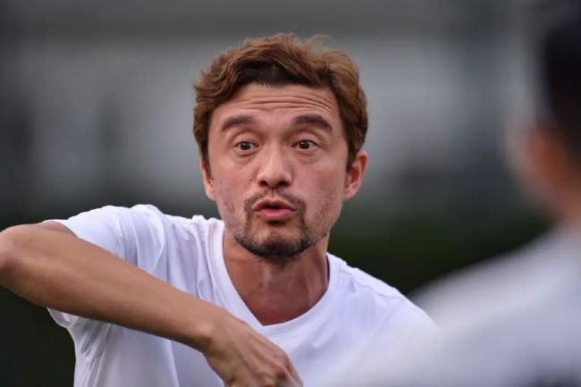 久久久久成人精品一区二区